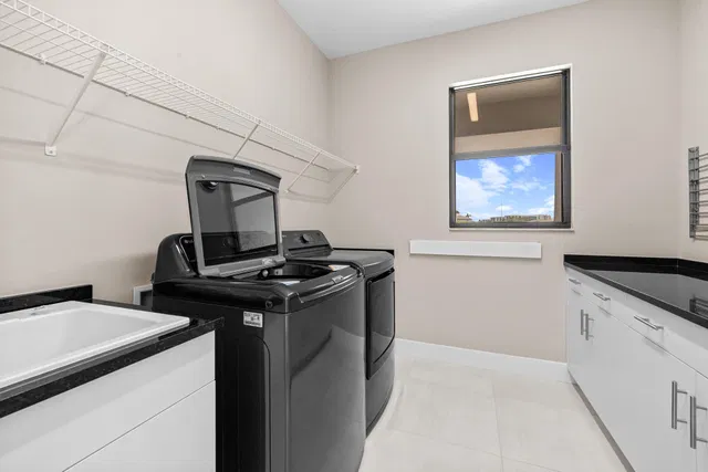 Residence photo 32
