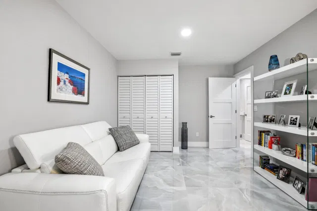 Residence photo 12