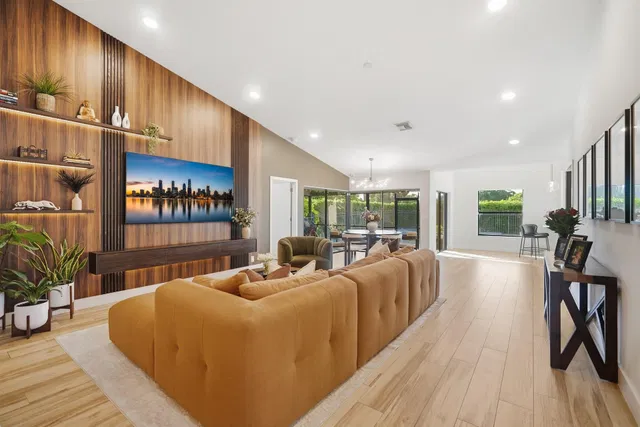  Residence photo 5