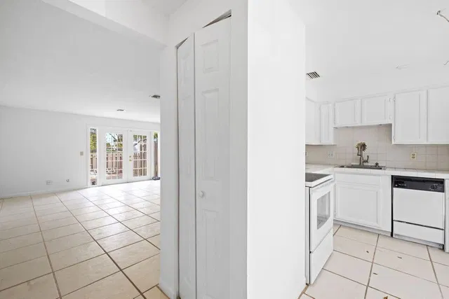  Residence photo 5