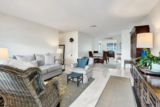 Residence photo 4
