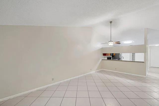 Unit 462 photo 10