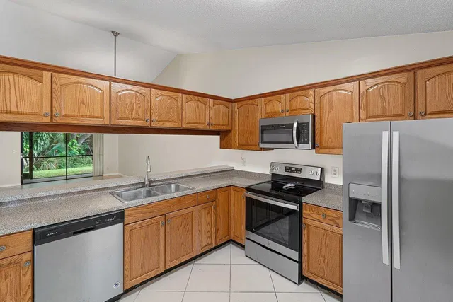 Unit 462 photo 12