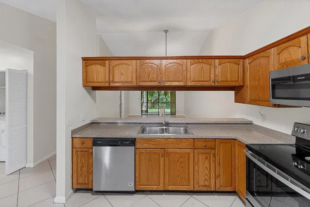 Unit 462 photo 13