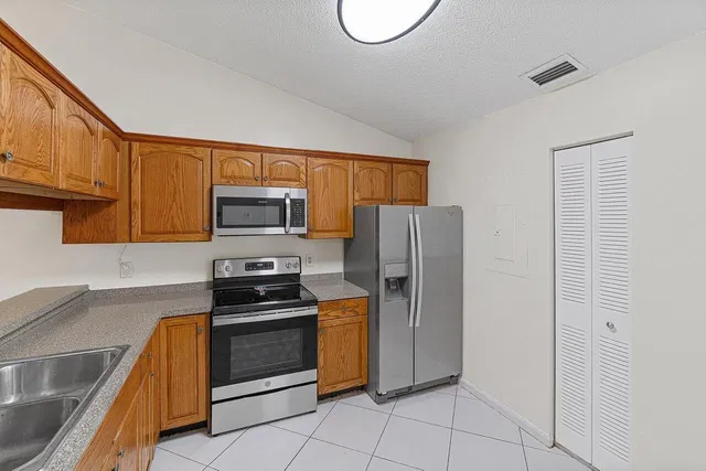 Unit 462 photo 14