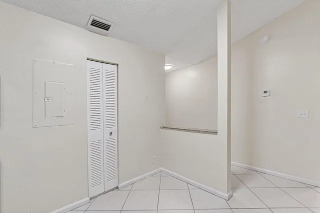 Unit 462 photo 16