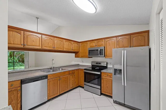 Unit 462 photo 17