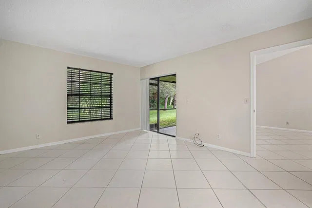 Unit 462 photo 27