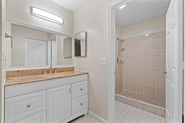 Unit 462 photo 29