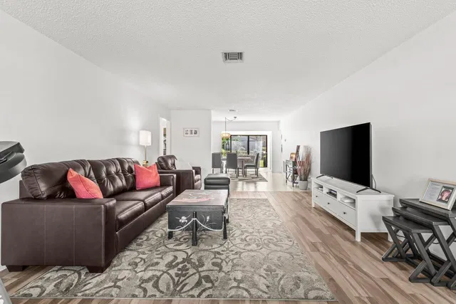 Residence photo 2
