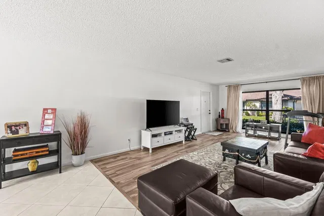 Residence photo 4
