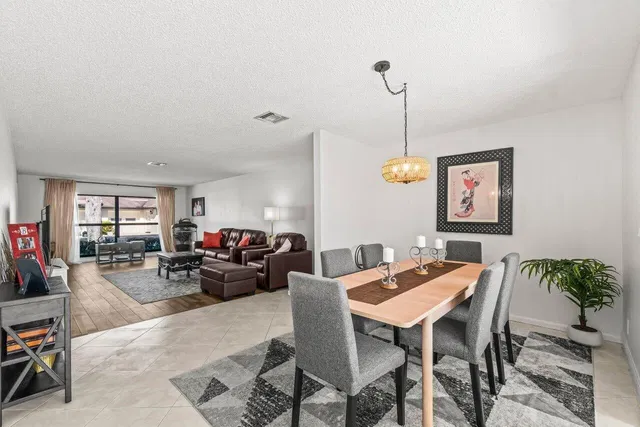 Residence photo 6