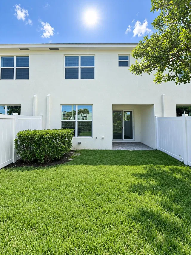 Residence photo 20