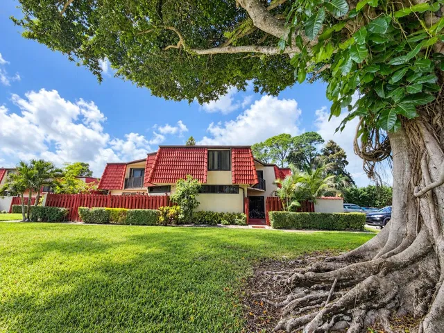 Residence photo 3