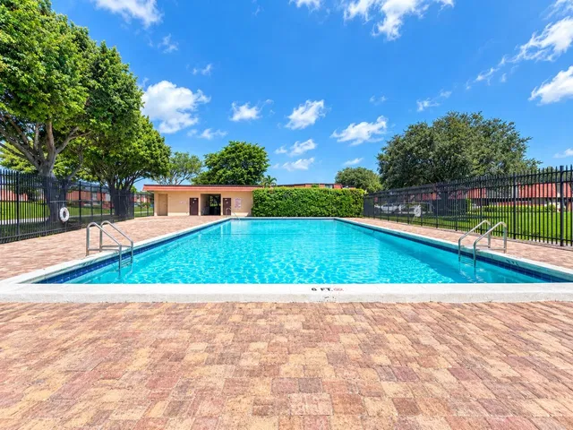 Residence photo 8