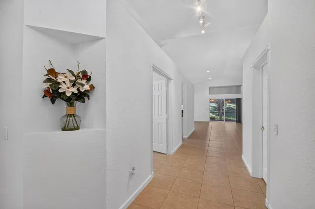 Residence photo 2