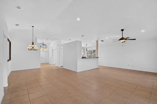 Residence photo 12