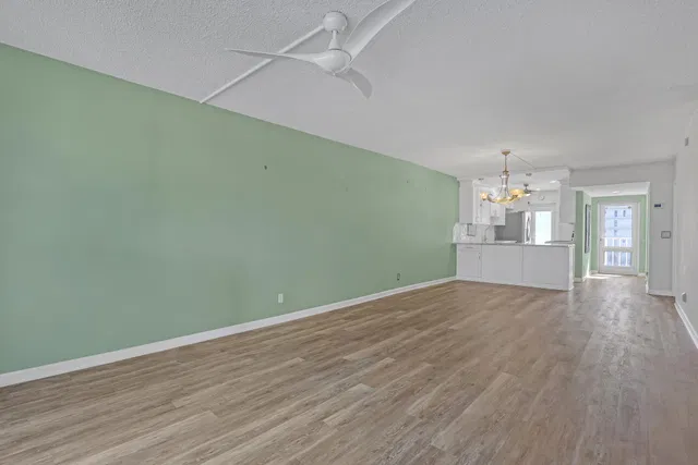 Unit 5060 photo 11