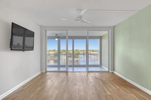 Unit 5060 photo 12