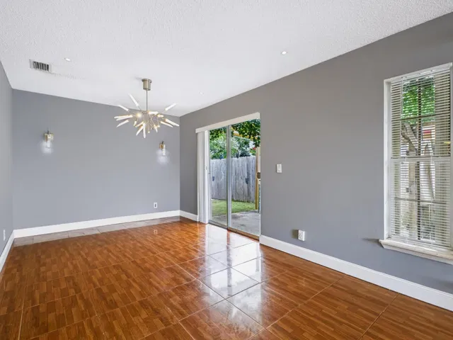 Residence photo 8