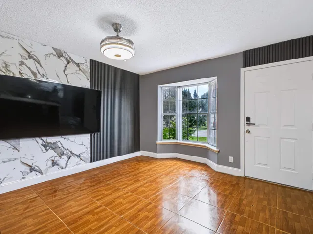 Residence photo 17