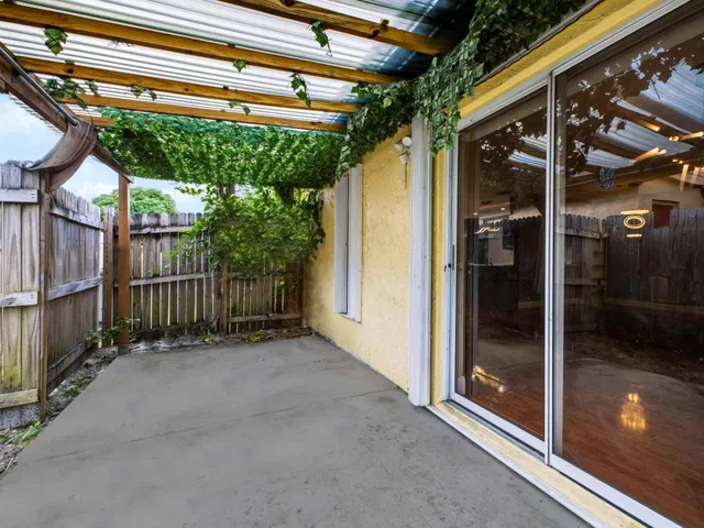 Residence photo 20