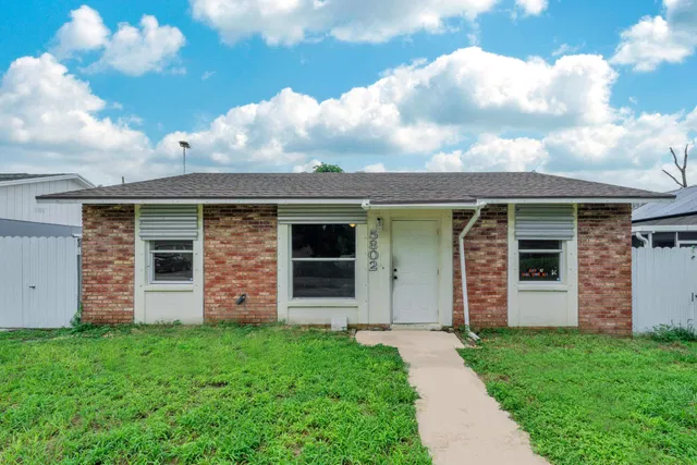 Residence photo 3