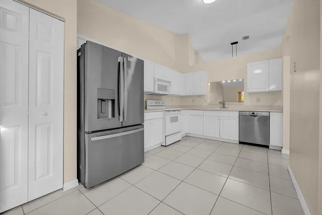 Residence photo 4