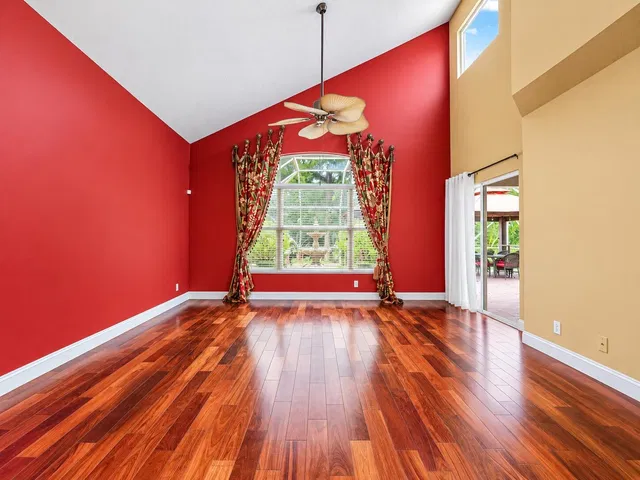 Residence photo 6