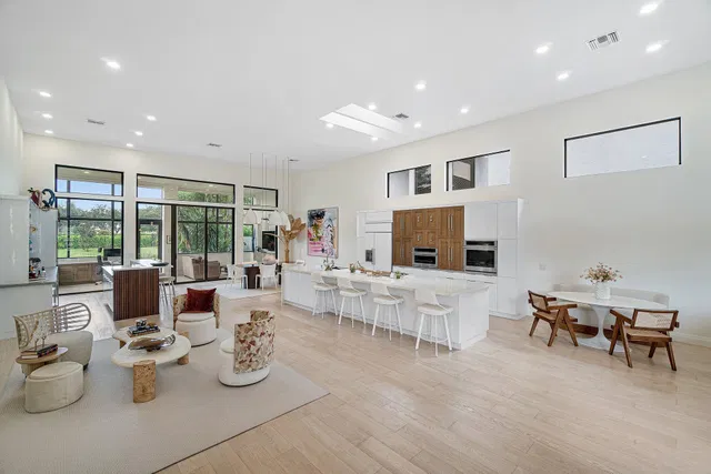 Residence photo 3