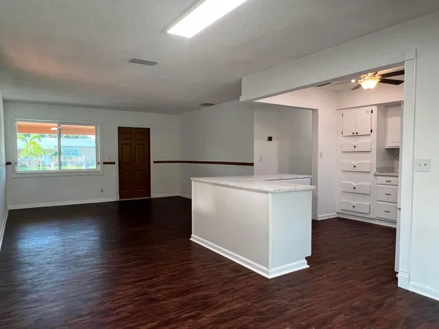 Residence photo 5