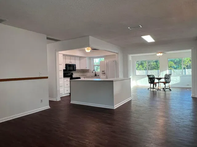 Residence photo 16