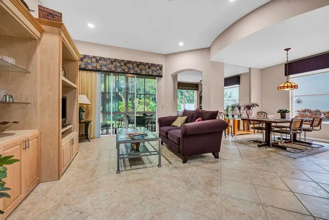 Residence photo 2