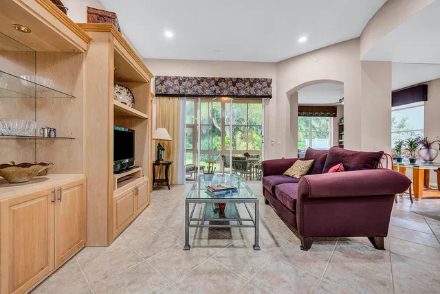 Residence photo 3