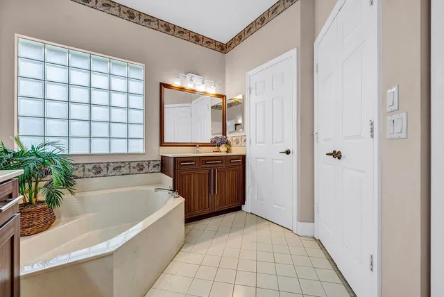 Residence photo 22