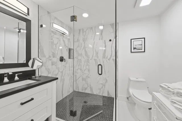 Unit B photo 25