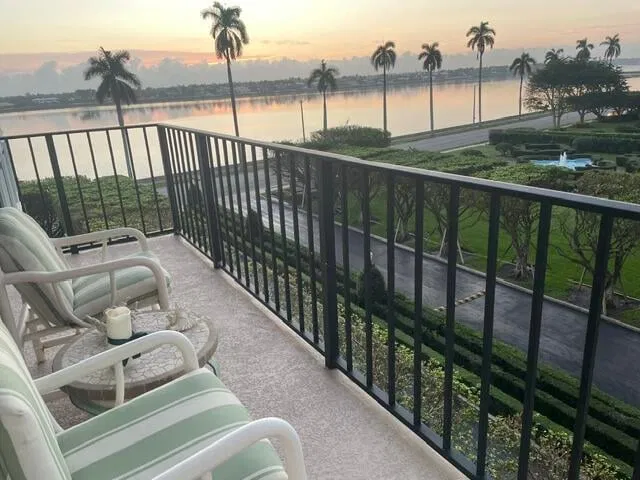 Downtown West Palm Beach Unit 403 photo 3