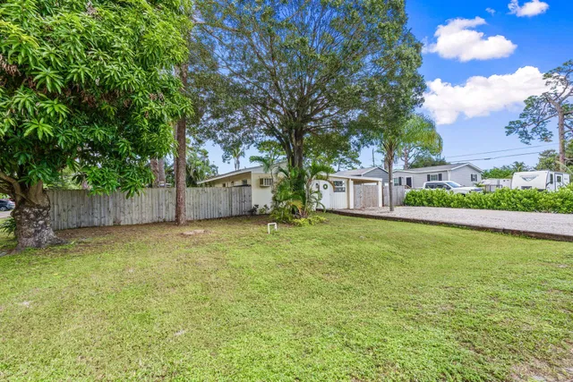 Residence photo 2