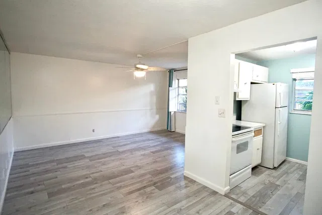 Unit 203 photo 4