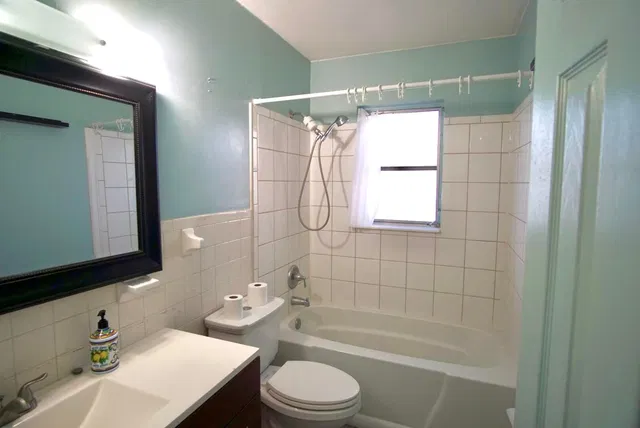 Unit 203 photo 6