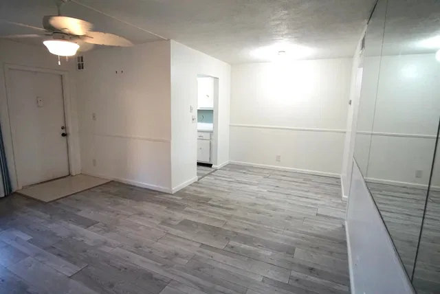 Unit 203 photo 7