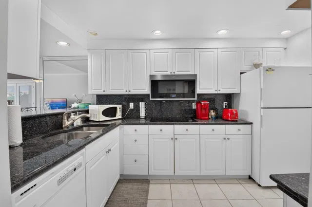  Unit 206 photo 11