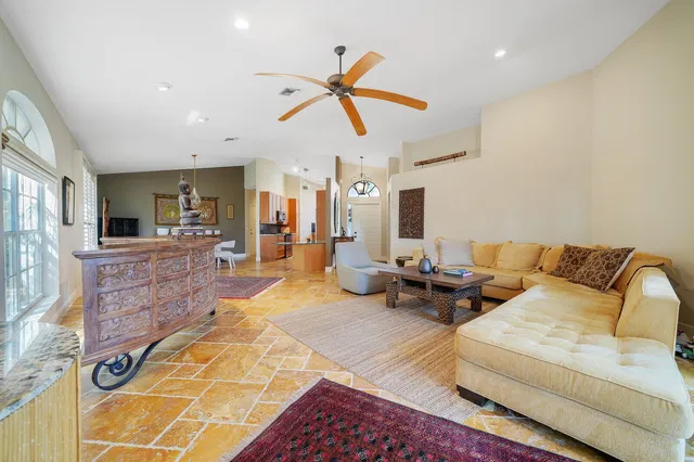 Residence photo 10