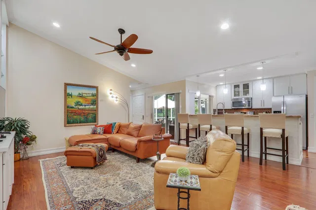  Residence photo 6