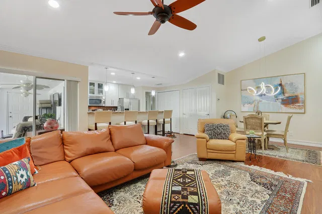  Residence photo 9