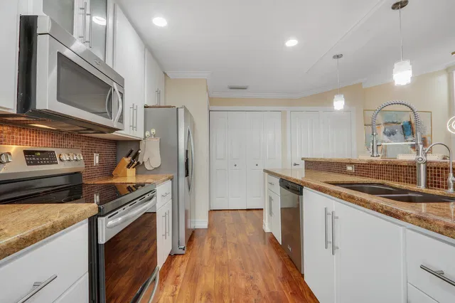  Residence photo 14