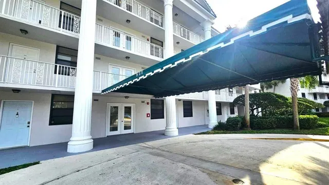 Unit 303 photo 2