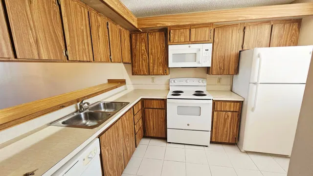 Unit 303 photo 9
