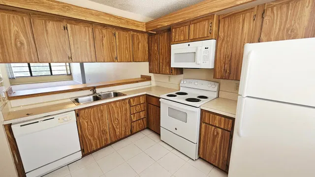 Unit 303 photo 10