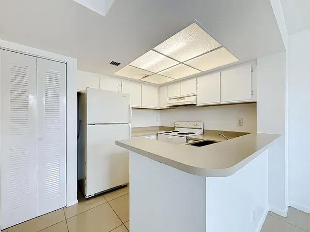 Unit 12 photo 5